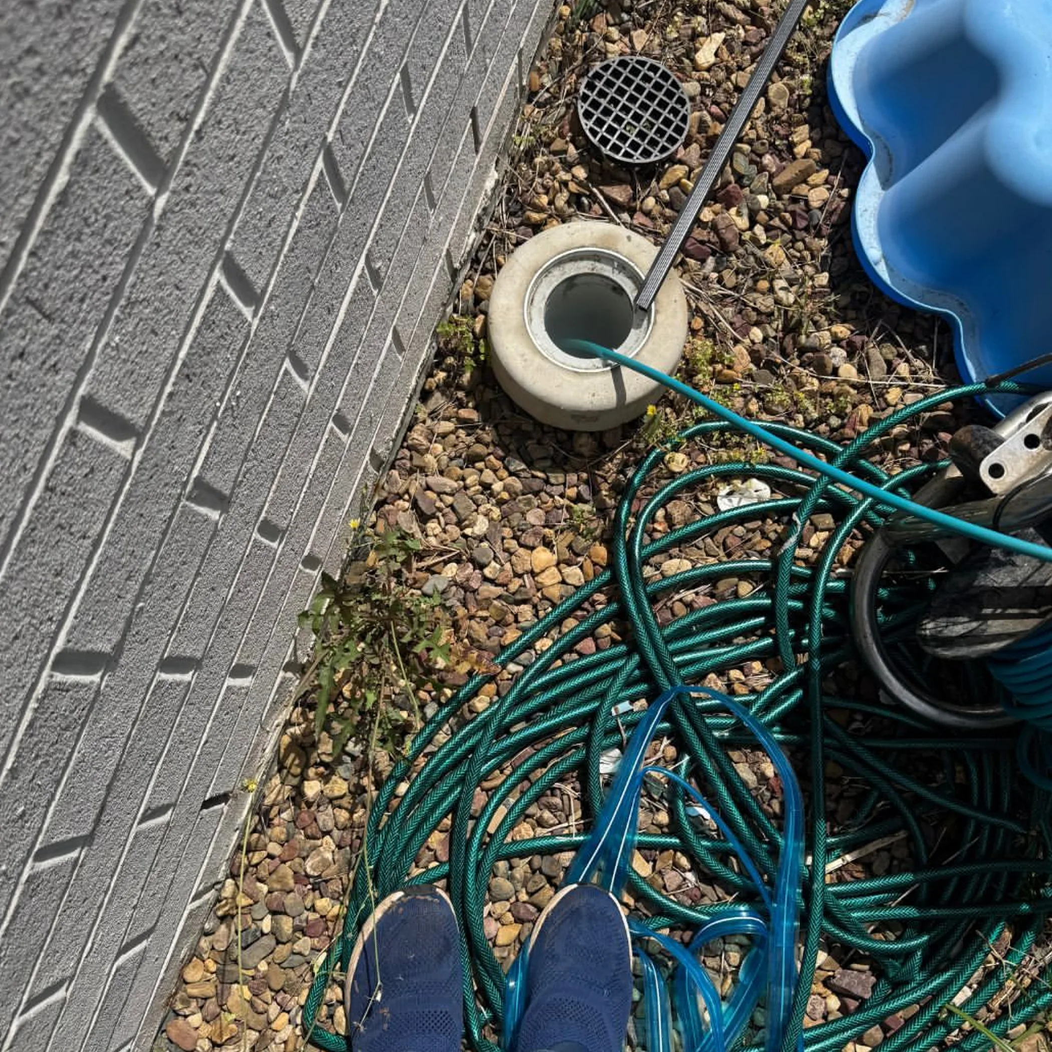 drainage access point with maintenance hoses